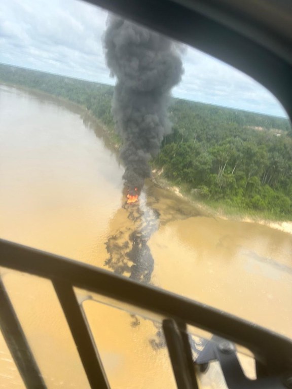 A PF, ICMBio e a FUNAI, deflagraram a Operação Terra Viva, para combater o garimpo ilegal no AM. Dez dragas foram destruídas