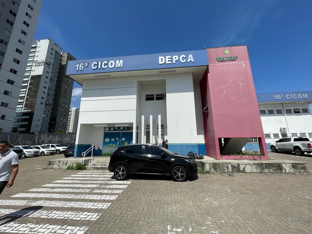 Ele foi condenado a quatro anos e vinte e sete dias de reclusão por estupro de vulnerável e já se encontra à disposição da Justiça para o cumprimento da pena.