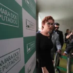 Moraes oficializa pedido de extradição de Carla Zambelli