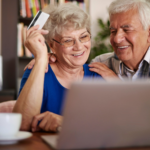 Metade dos aposentados já recorreu a crédito para pagar contas e despesas, revela Serasa