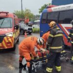 Colisão entre ônibus e micro-ônibus deixa seis feridos em Manaus