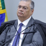 Dino manda suspender pagamento de penduricalhos nos Três Poderes
