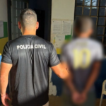 Homem é preso após invadir casa da ex, forçá-la a preparar café e agredi-la repetidamente; vítima tinha medida protetiva contra suspeito