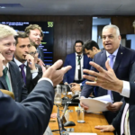 CPMI do INSS aprova quebra de sigilo de Lulinha e convoca André Moura