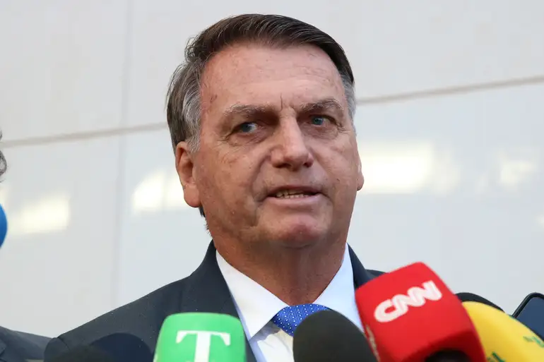 PGR dá parecer favorável à prisão domiciliar de Bolsonaro