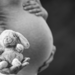 Amazonas registra mais um caso de gravidez após estupro de vulnerável; vítima é uma menina de 13 anos