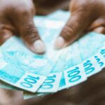 Projeto do governo prevê salário mínimo de R$ 1.717 em 2027 e define metas fiscais