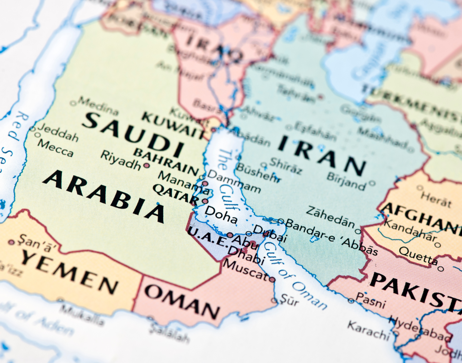 Khamenei reforça que Estreito de Ormuz terá novas regras para passagem