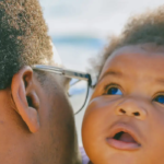 Novos prazos para licença-paternidade valem a partir de 2027; entenda