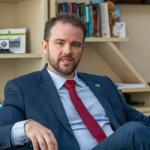 Governo avalia uso do FGTS para quitar dívidas, diz Durigan