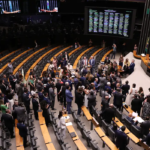 Congresso derruba veto de Lula e mantém PL da Dosimetria, que beneficia condenados por atos golpistas