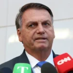 Bolsonaro é internado para cirurgia no ombro em Brasília