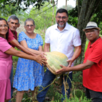 Obras e assistência técnica mudam rotina de produtores rurais no ramal Frederico Veiga, em Manaus