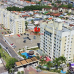 Criança com TEA morre após cair do quinto andar de prédio no Parque Dez; Polícia Civil investiga o caso