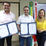 Governador Roberto Cidade assina convênio do Asfalta Amazonas para obras em Autazes