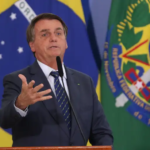 Moraes manda Exército entregar armas registradas em nome de Bolsonaro