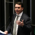 PGR pede que Flávio Bolsonaro seja ouvido por calúnia contra Lula