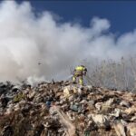Incêndio em lixão de Iranduba já consumiu mais de 230 mil litros de água e fumaça chega a Manaus