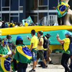 STF muda decisão de Moraes e reduz pena de condenada por 8 de janeiro