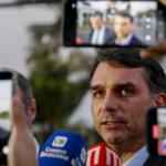 TSE determina que filiação de Flávio ao PL seja restabelecida