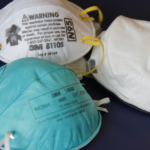 Conselho de Medicina alerta para riscos da fumaça em Manaus e recomenda uso de máscaras PFF2 ou N95