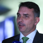 Mendonça incluiu Flávio Bolsonaro como investigado no caso Dark Horse