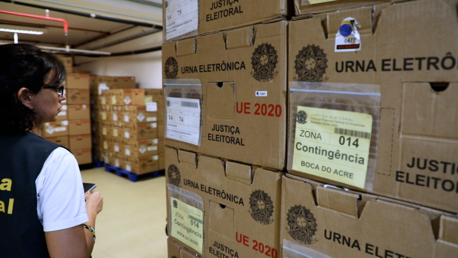 TRE-AM inicia segunda fase da operação logística com envio de 583 urnas para o interior do AM