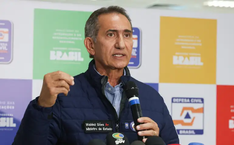 Ministro Waldez Góes vem ao Amazonas supervisionar ações contra incêndios florestais