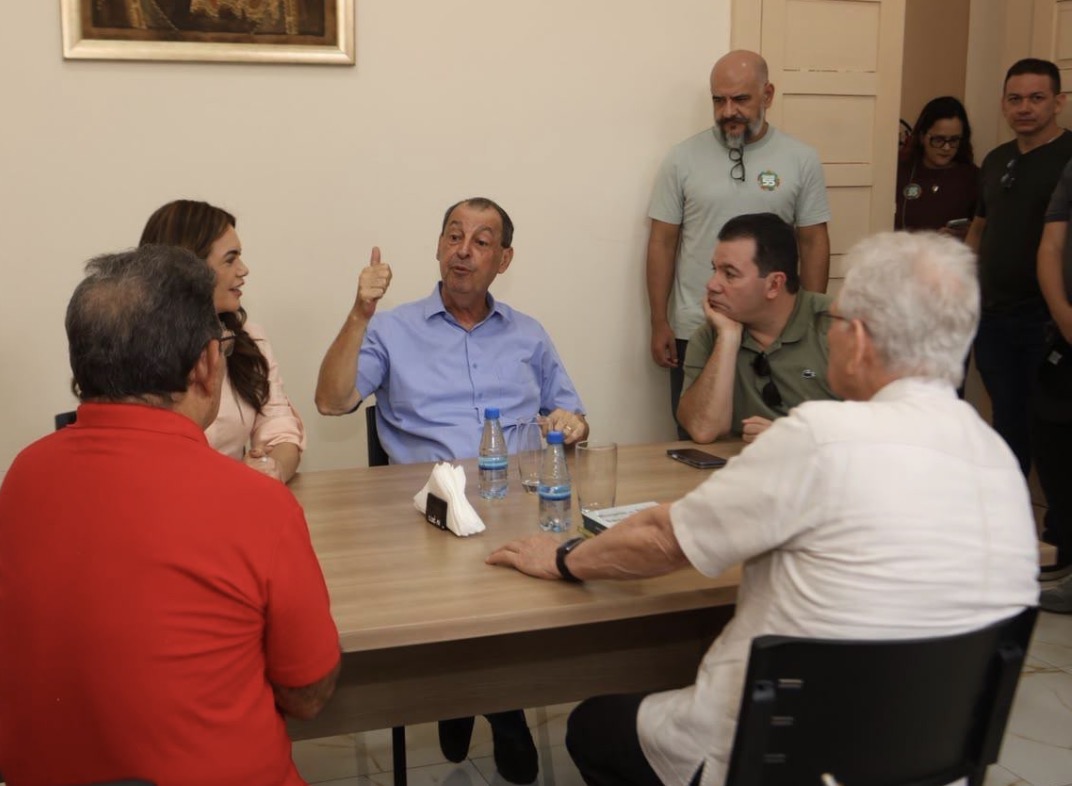 Omar destaca escolas de tempo integral em reunião com arcebispo de Manaus  