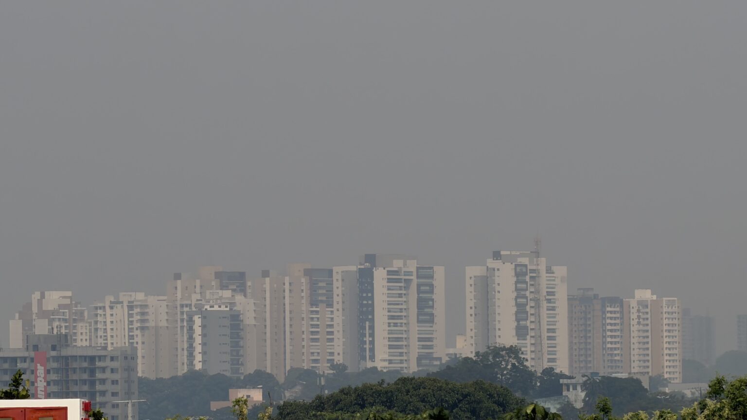 Decreto de emergência em saúde pública no Amazonas tem duração de 180 dias; fumaça provocada por incêndios perdura no Estado