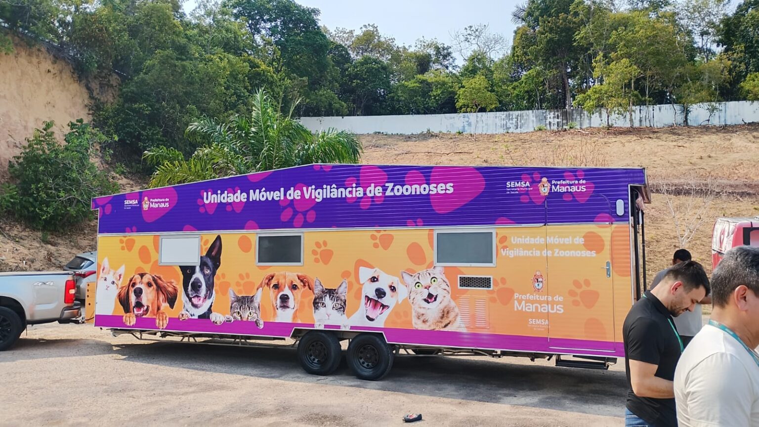 Unidade móvel Caramelo da prefeitura inicia cirurgias de cães e gatos no bairro São José Operário e CCZ abre novas vagas para castração