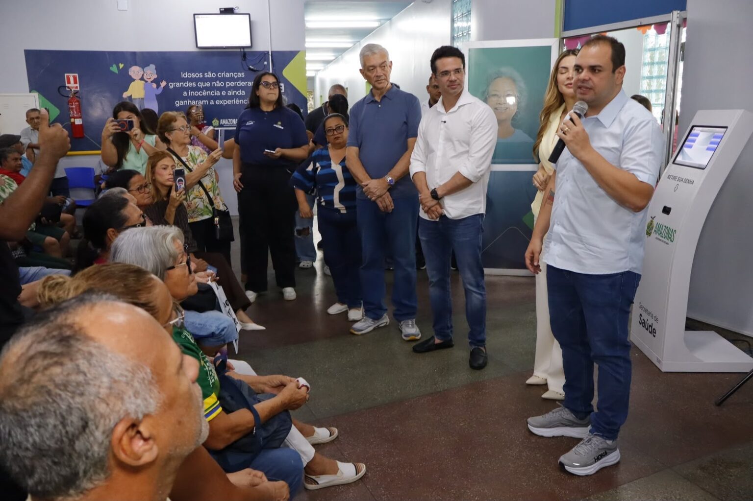 Governo do Amazonas reforça atendimento a idosos com mutirão oftalmológico e entrega de óculos