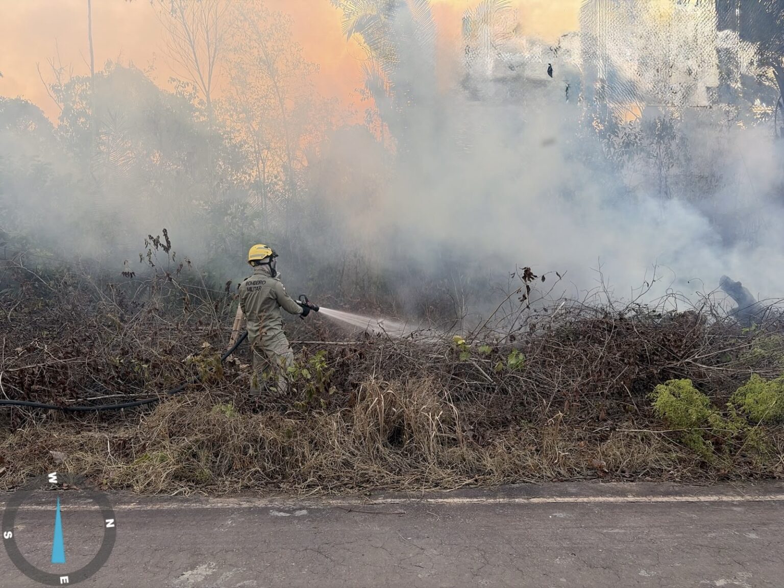 Bombeiros extinguem Incêndio em Autazes, município afetado pela crise ambiental no AM 
