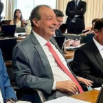Flávio evita criticar Omar em visita a Manaus e concentra ataques em Lula e Moraes